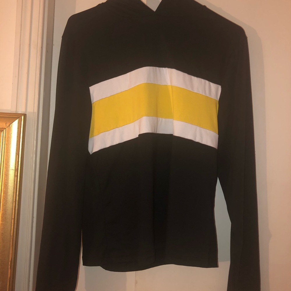 black white & yellow long sleeve top!